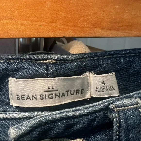 LL Bean Jeans with Cargo Vibes - Picture 2 of 3